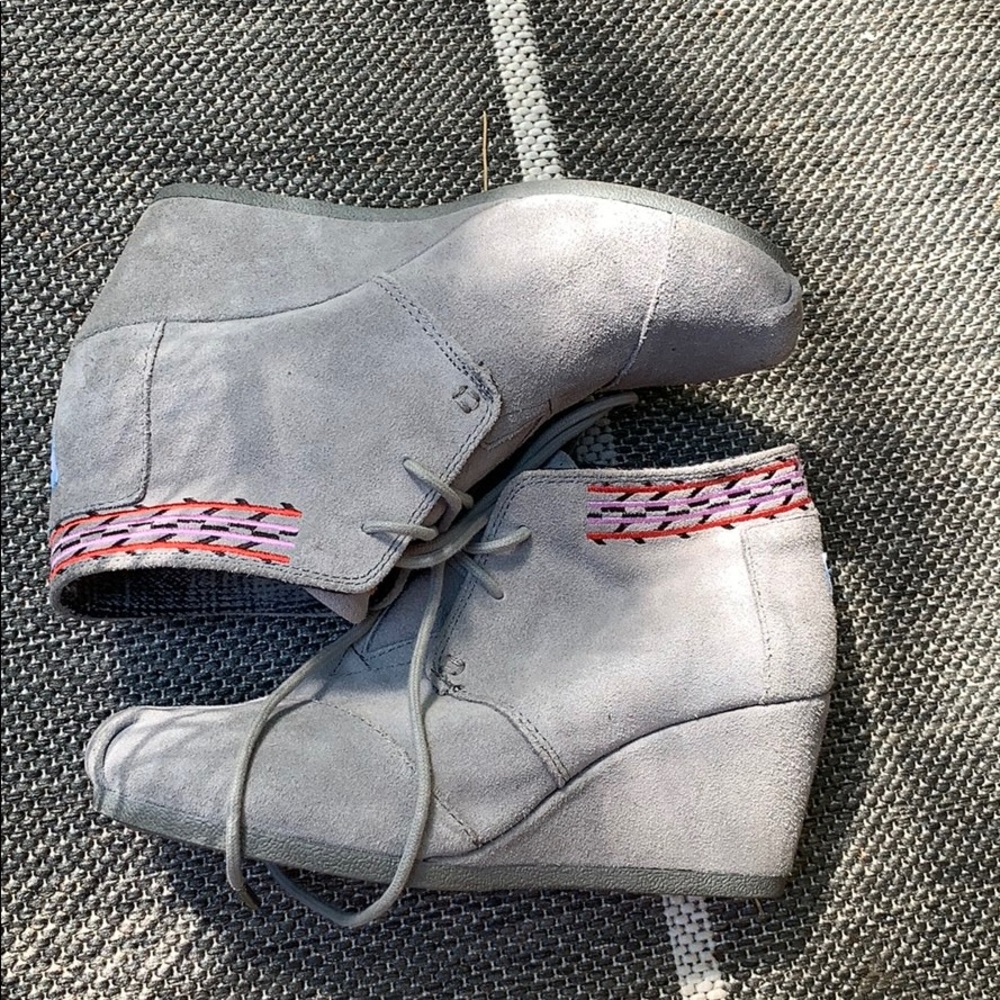 Toms suede wedges